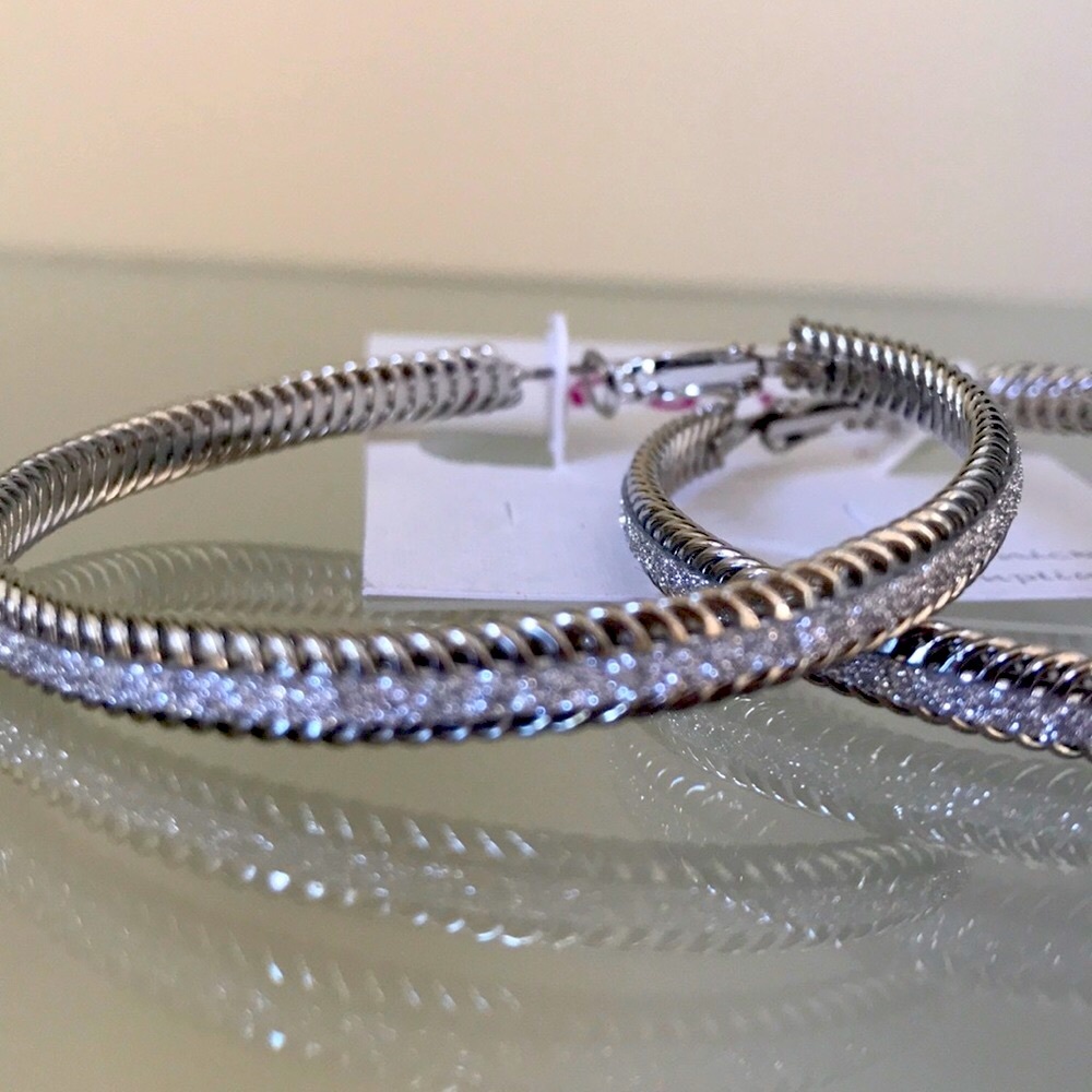 🌈Crushed Crystal Ribbed Hoop Earrings 💎